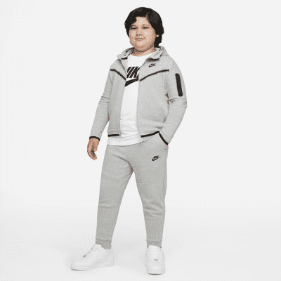 nike tech model kid