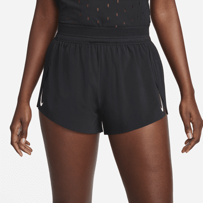 Shorts de correr Dri-FIT de tiro medio de 8 cm con forro de ropa interior para mujer Nike AeroSwift