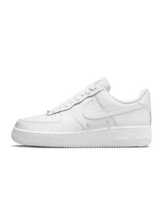 womens white airforce 1s