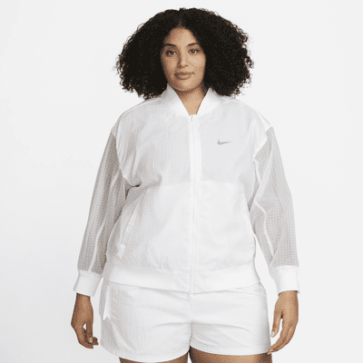Restringido . Muñeco de peluche Nike Sportswear Essentials Women's Woven Varsity Bomber Jacket (Plus Size).  Nike.com