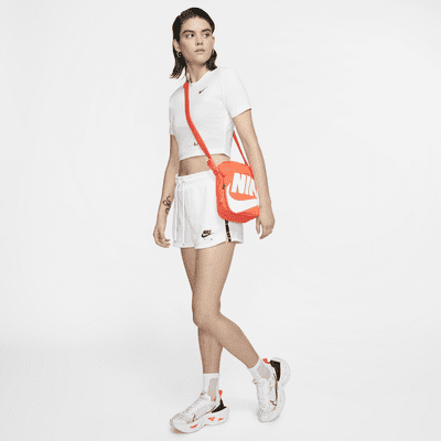 Dámské zkrácené tričko Nike Sportswear se zeštíhleným střihem