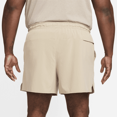 Shorts versátiles sin forro Dri-FIT de 13 cm para hombre Nike Unlimited