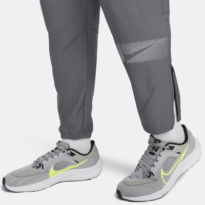 Pants de correr de tejido Woven Dri-FIT para hombre Nike Challenger Flash