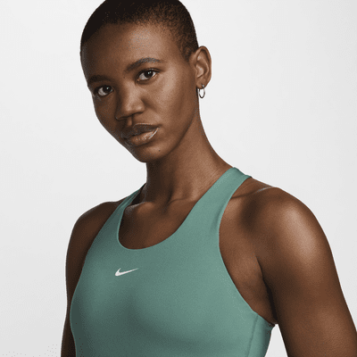 Camiseta de tirantes con bra deportivo con almohadilla de media sujeción para mujer Nike Swoosh