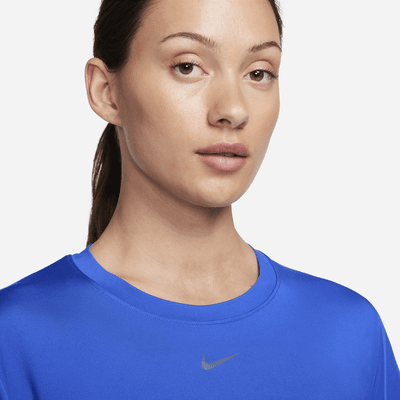 Playera de manga corta Dri-FIT cropped para mujer Nike One Classic