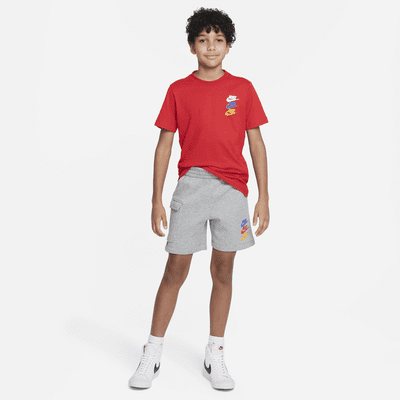 Nike Sportswear Standard Issue Older Kids' (Boys') T-shirt. Nike CZ