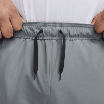 Pants Dri-FIT entallados versátiles para hombre Nike Form