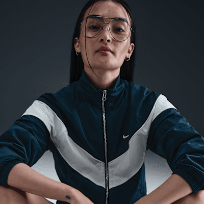 Nike Windrunner Women's Loose UV Woven Full-Zip Jacket