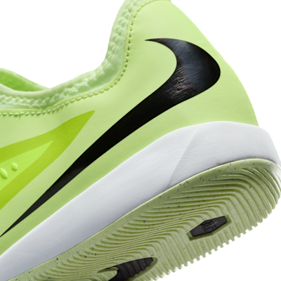 Nike Jr. Phantom 6 Low Academy Older Kids' Indoor/Court Football Shoe