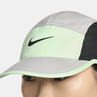 Nike Dri-FIT Fly Gorra sin estructura con logotipo Swoosh