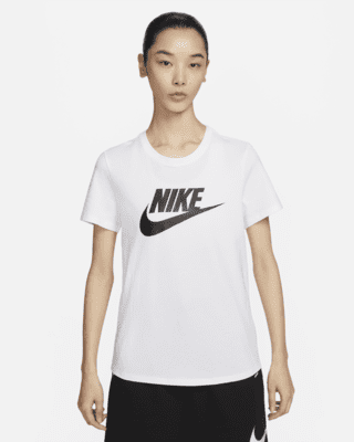 Nike Sportswear Essentials