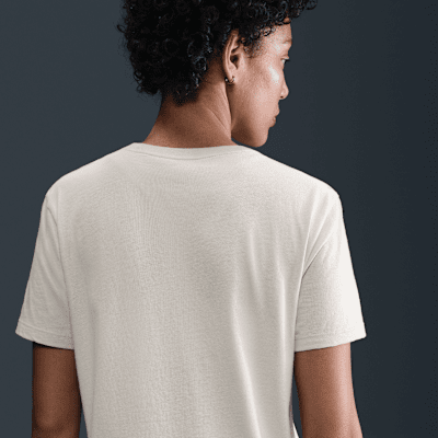 Playera de manga corta con gráfico para mujer Nike Sportswear Club