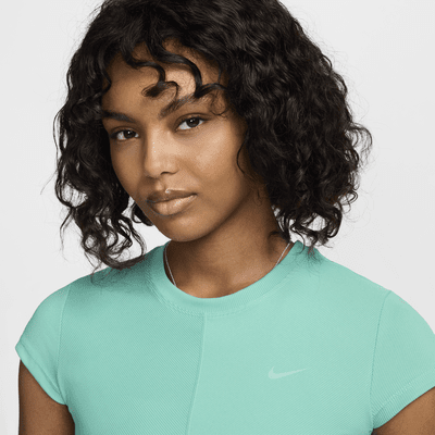 Playera de manga corta Dri-FIT cropped para mujer Nike One Fitted Rib