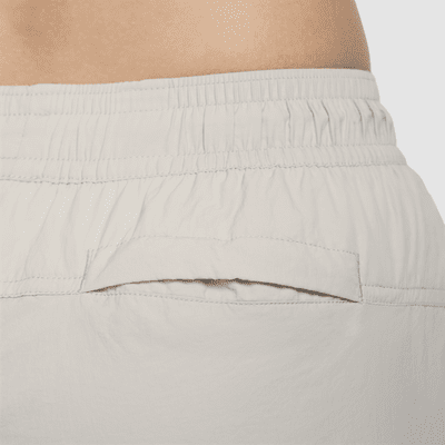 Pants de cierre de tiro medio Repel para mujer Nike Sportswear Collection