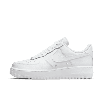 White Air Force 1 Low Top Shoes. Nike.com