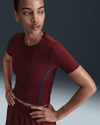 Женские шорты Nike One Fitted Dri-FIT Short-Sleeve Top