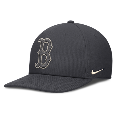 Gorra estructurada de visera cuadrada para hombre Nike Statement Dri-Fit Pro de los Boston Red Sox