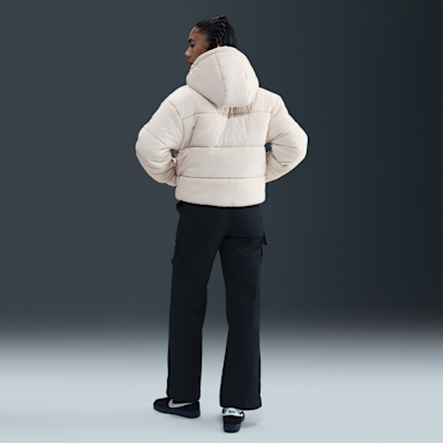 Nike Sportswear Classic Puffer lockere Therma-FIT Jacke mit Kapuze für Damen
