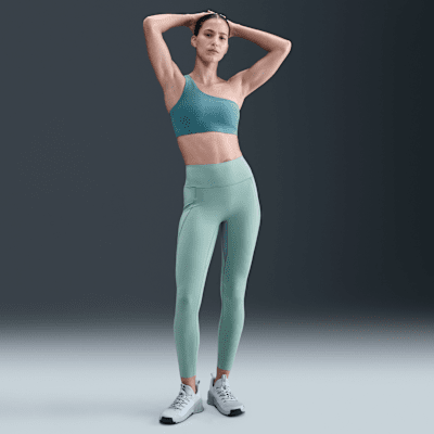 Nike Universa