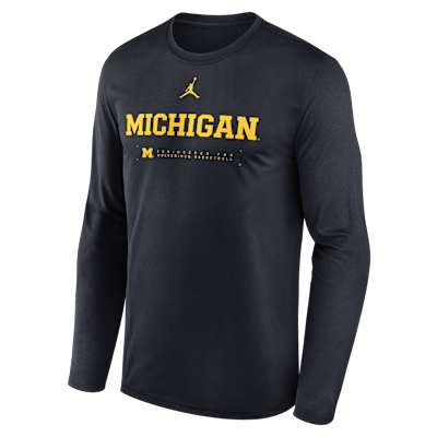 Michigan Courtside Basketball Shootaround Legend