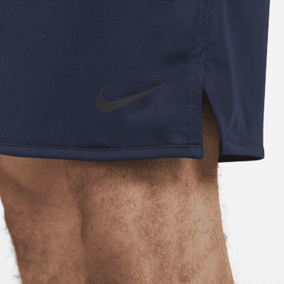 Shorts versátiles sin forro Dri-FIT de 18 cm para hombre Nike Totality