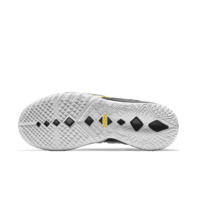 Calzado de básquetbol LeBron 18 “White/Black/Gold”