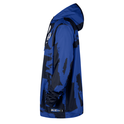 Chamarra Nike Club de tejido Woven de la NBA de cierre completo para hombre Dallas Mavericks Courtside