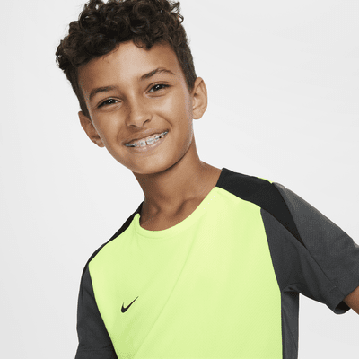 Nike Dri-FIT Strike Older Kids' Short-Sleeve Football Top