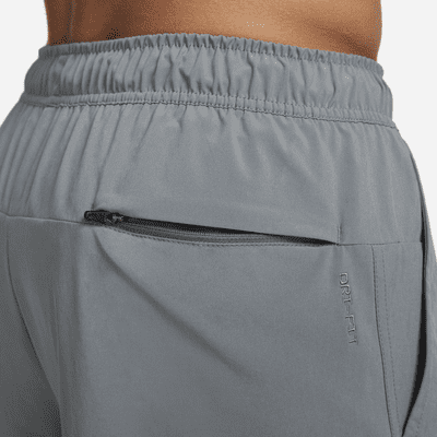 Shorts versátiles sin forro Dri-FIT de 23 cm para hombre Nike Unlimited