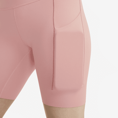 Shorts de ciclismo con bolsillos de 20 cm de tiro alto y media sujeción para mujer Nike Universa