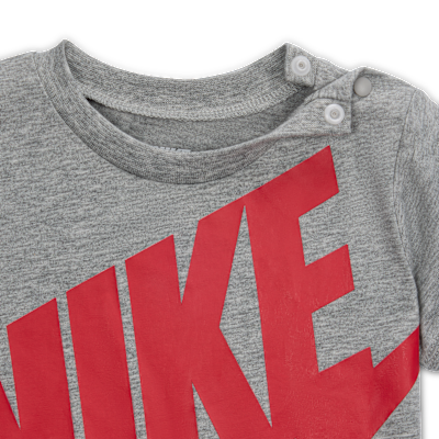 Nike kezeslábas babáknak (12–24 hónapos)