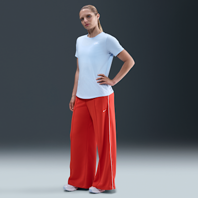 Nike Sportswear Club Essentials Women's T-Shirt