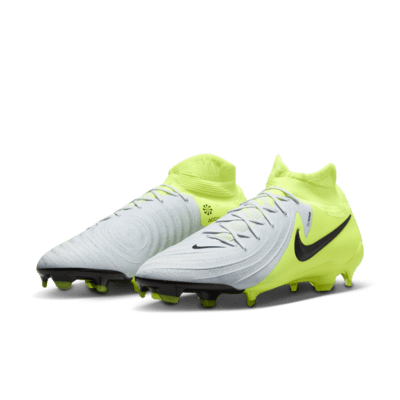 Chaussure de foot montante à crampons pour terrains secs