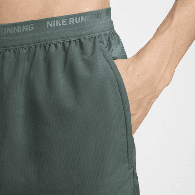 Short de running avec sous-short intégré Dri-FIT Nike Stride 13 cm pour homme