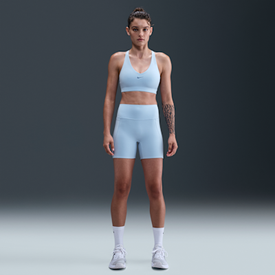 Nike Universa