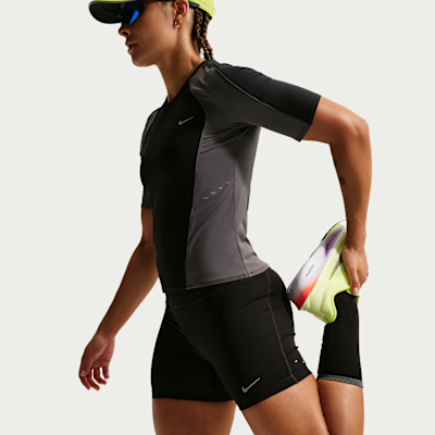 Nike Tempo Yüksek Belli 10 cm Sıkı Kesimli Kadın Koşu Şortu görsel 4
