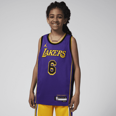 Los Angeles Lakers Statement Edition Older Kids' Nike Dri-FIT Swingman ...