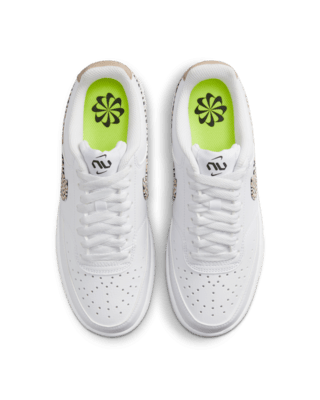 Nike) Nike White/Green Court Vision Low NN Lace-up Trainer in Green