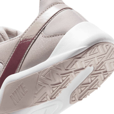 nike women's legend essential