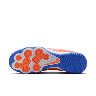 Tacos de fútbol low para cancha cubierta Nike React Gato