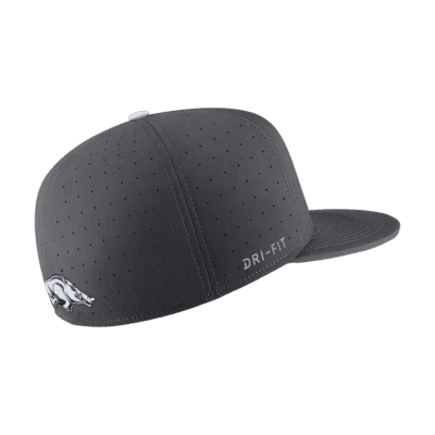 Arkansas Nike College Fitted Baseball Hat. Nike.com