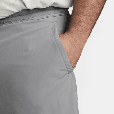 Shorts versátiles Dri-FIT de 13 cm sin forro para hombre Nike Form