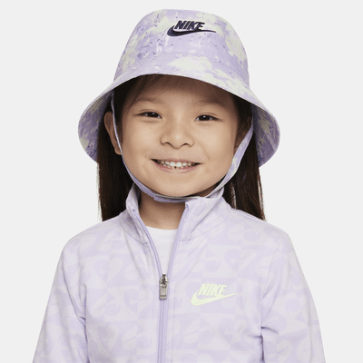 Gorro tipo pescador infantil Nike Futura UPF 40+. Nike.com