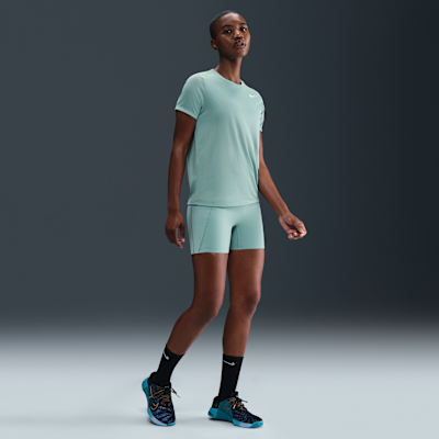 Nike Universa