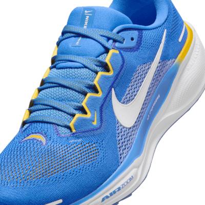 Tenis de correr en pavimento para hombre Nike Pegasus 41 NFL Los Angeles Chargers