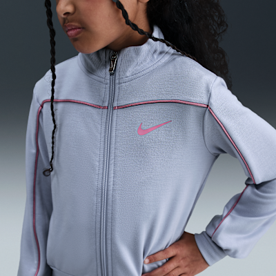 Conjunto deportivo de 2 piezas con falda scooter para niña talla pequeña Nike Varsity Prep