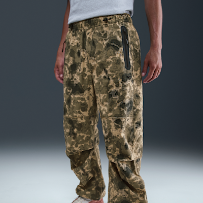 Pants de tejido Woven Dri-FIT camuflajeados de ajuste holgado para hombre Nike Tech