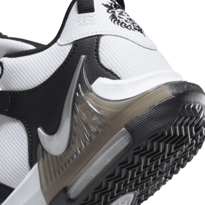 LeBron Witness 7 Older Kids' Basketball Shoes. Nike SG