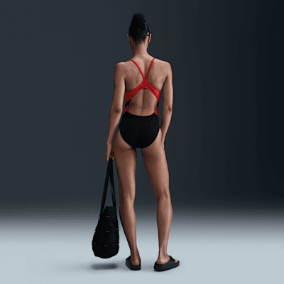 Traje de baño de una pieza con espalda deportiva para mujer Nike Swim HydraStrong Vex Color-Block