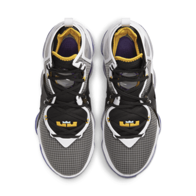 Chaussure de basket LeBron 19